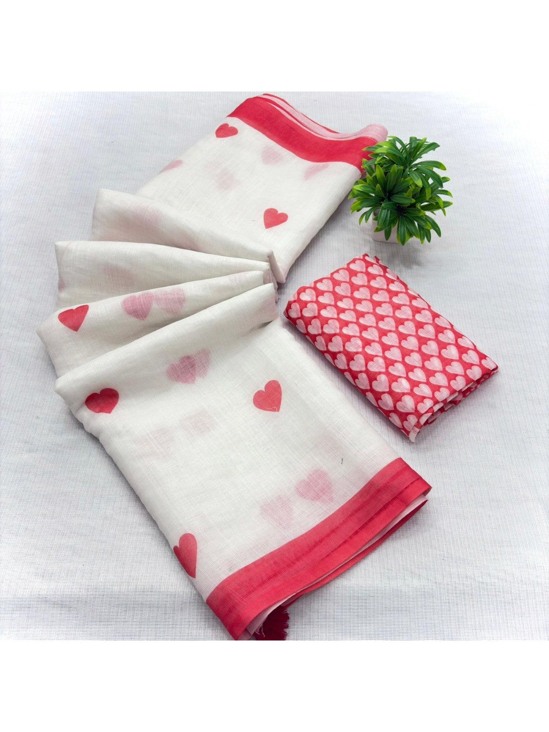 White Digital Printed Linen Saree with Pink Heart Motifs - Image 3