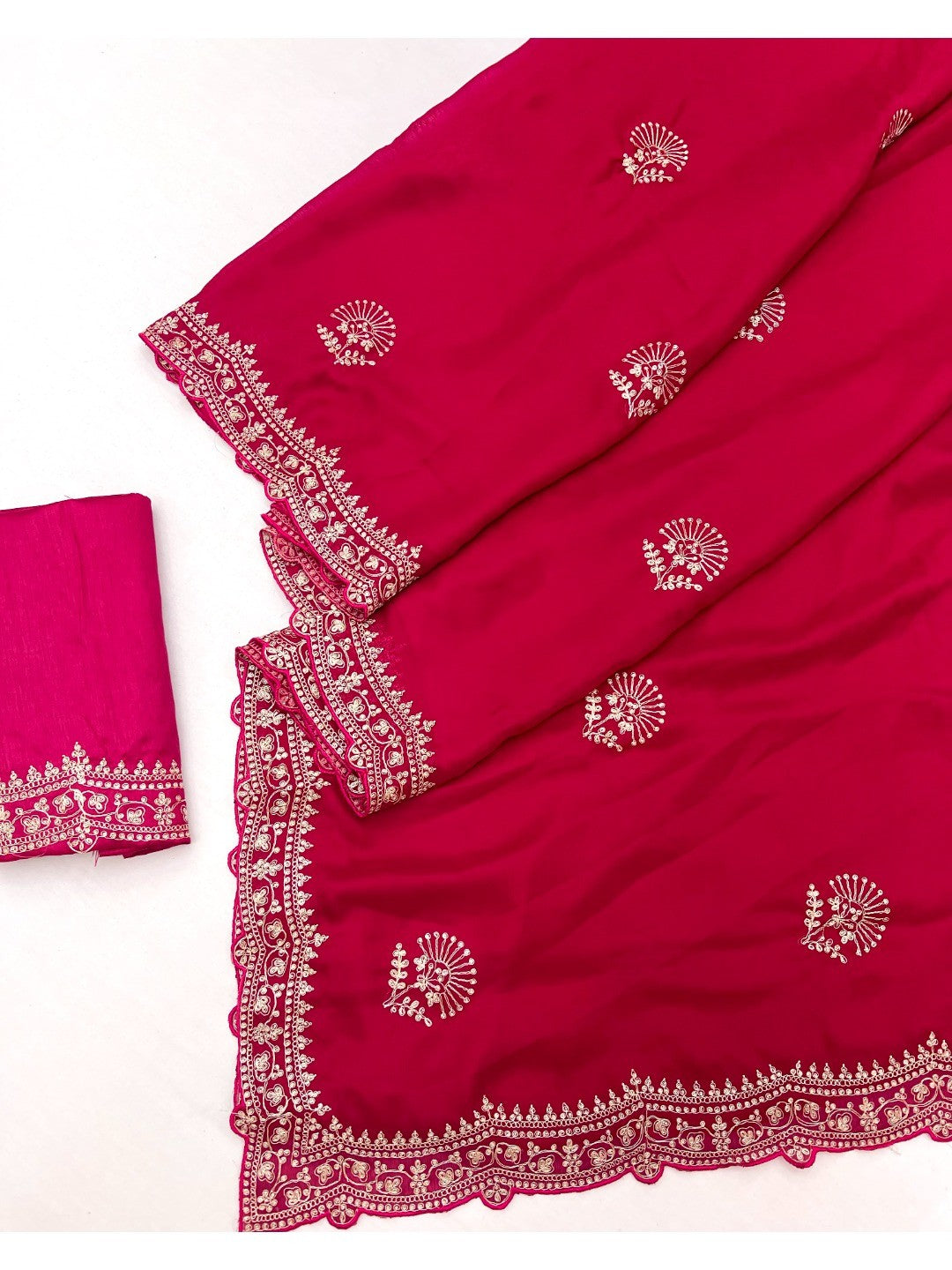 Glamorous Pink Floral Motif Chiffon Saree Featuring Intricate Cording Embroidery - Image 3