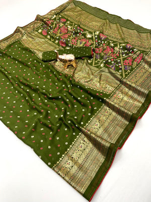 Luxurious Green Bandhani Foil Printed Viscose Saree for Traditional Functions and Parties - Image 2