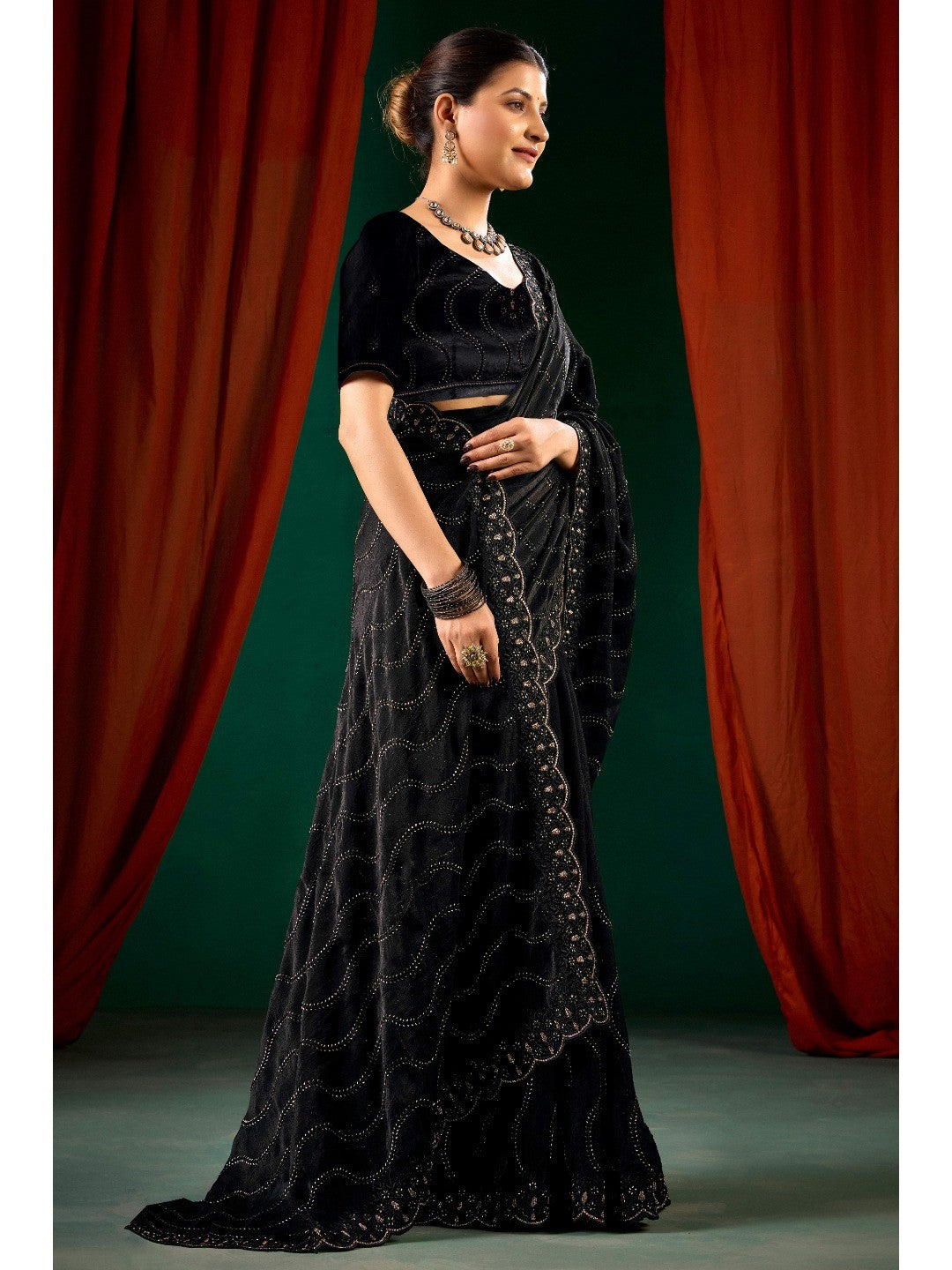 Graceful Black Georgette Silk Saree with Delicate Embroidery - Image 4