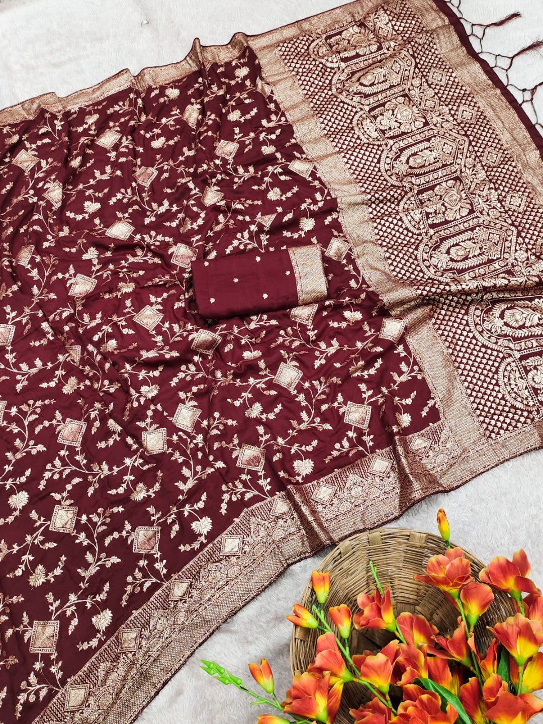 Luxurious Maroon Floral Weaving Dola Silk Saree With Handcrafted Tassel Pallu Finish - Image 2