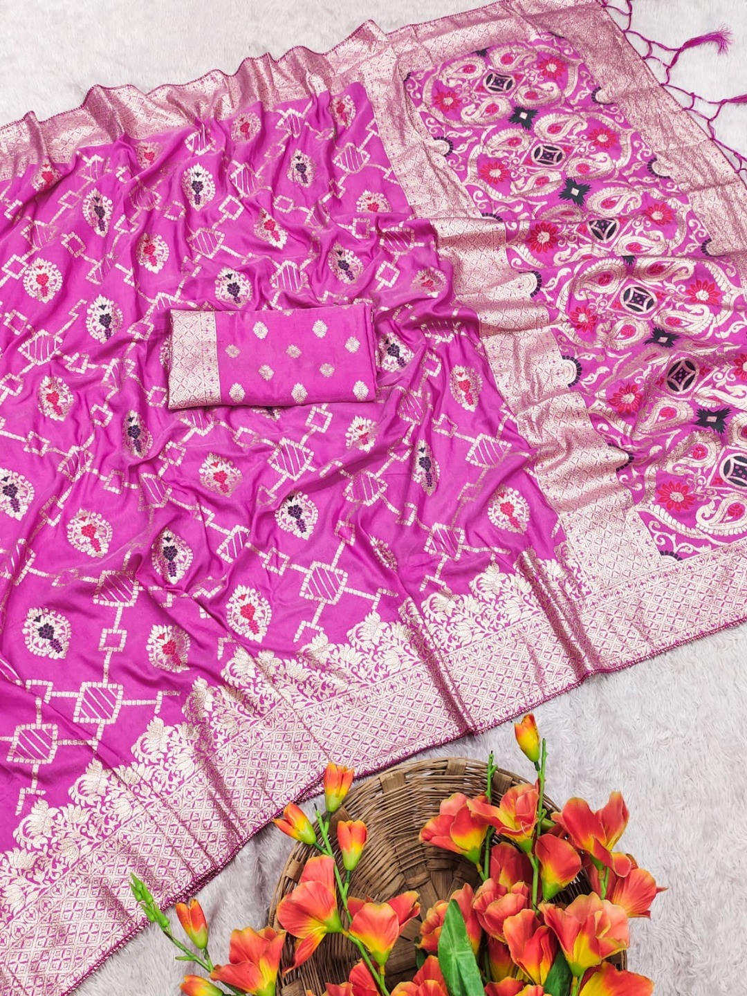 Elegant Magenta Jacquard Weaved Dola Silk Saree Featuring Zari Motifs & Ornate Paisley Pallu Work - Image 2