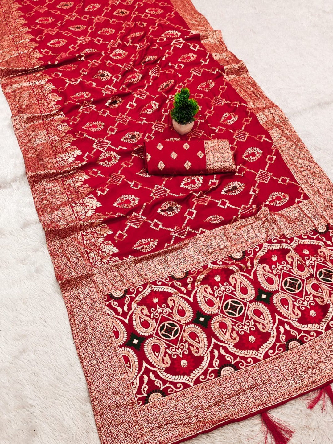 Elegant Red Jacquard Weaved Dola Silk Saree Featuring Zari Motifs & Ornate Paisley Pallu Work - Image 3