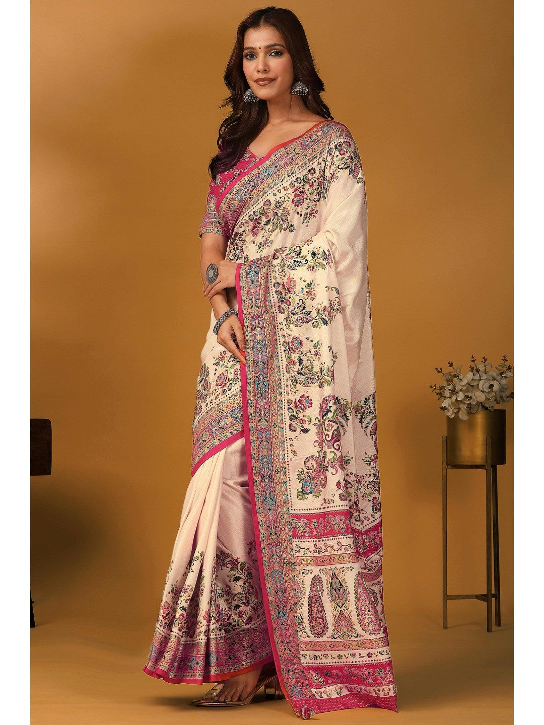 Elegant Cream Pure Viscose Dola Saree Adorned With Floral & Paisley Position Prints - Image 3
