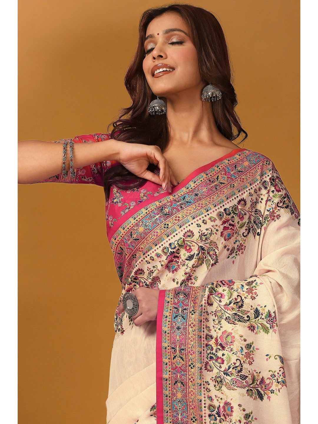 Elegant Cream Pure Viscose Dola Saree Adorned With Floral & Paisley Position Prints - Image 6
