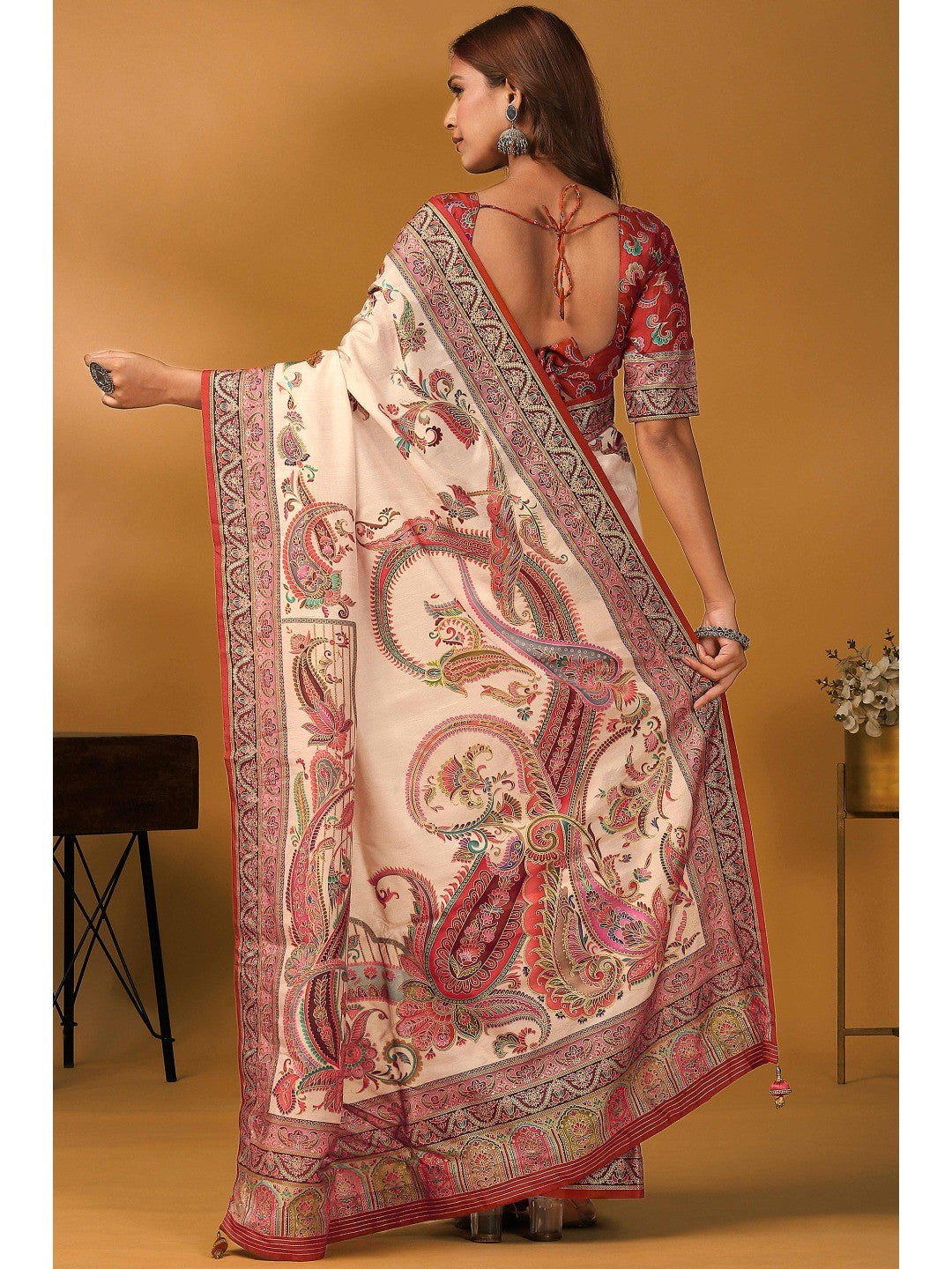 Refreshing Cream Floral & Paisley Position Printed Pure Viscose Dola Saree With Timeless Charm - Image 6