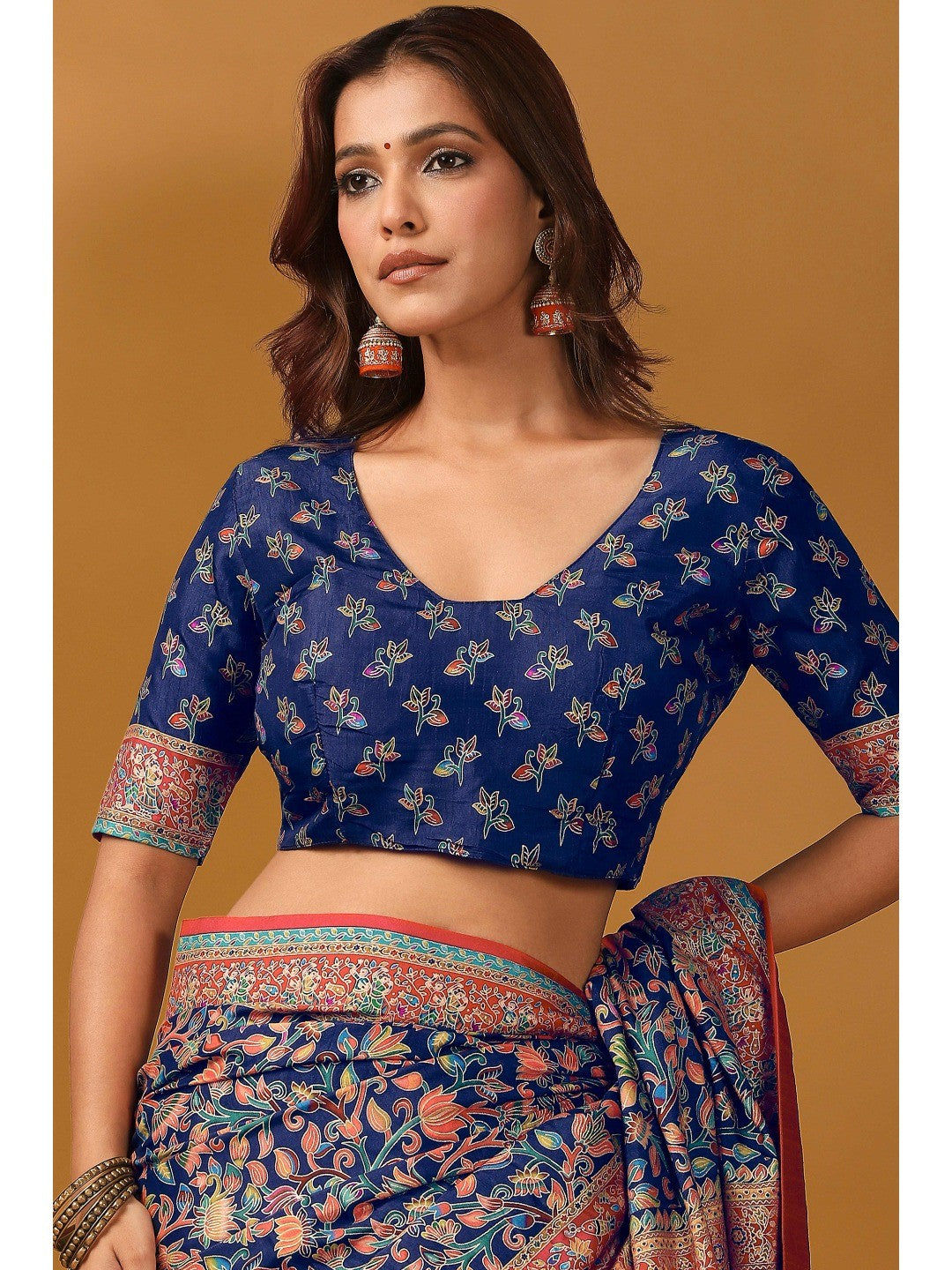 Graceful Navy Blue Kalamkari Art Visocse Saree With AllOver Floral Motifs & Grand Storytelling Pallu - Image 7