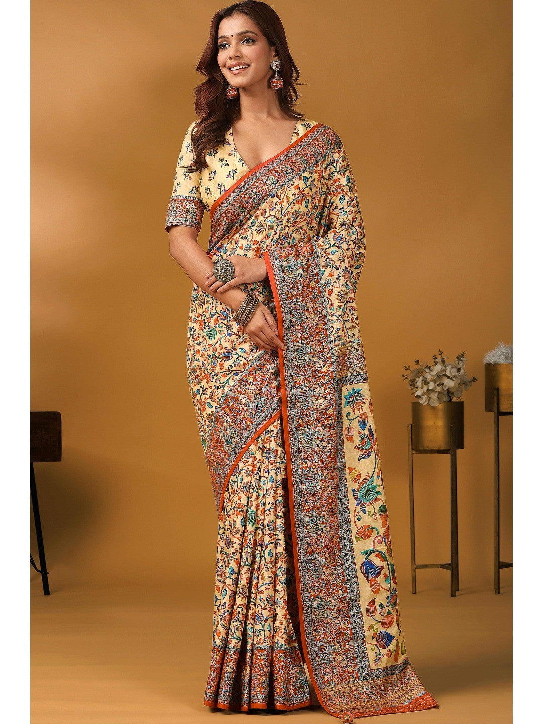 Graceful Cream Kalamkari Art Visocse Saree With AllOver Floral Motifs & Grand Storytelling Pallu - Image 1