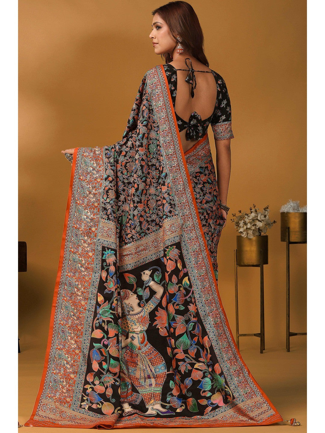 Graceful Black Kalamkari Art Visocse Saree With AllOver Floral Motifs & Grand Storytelling Pallu - Image 7