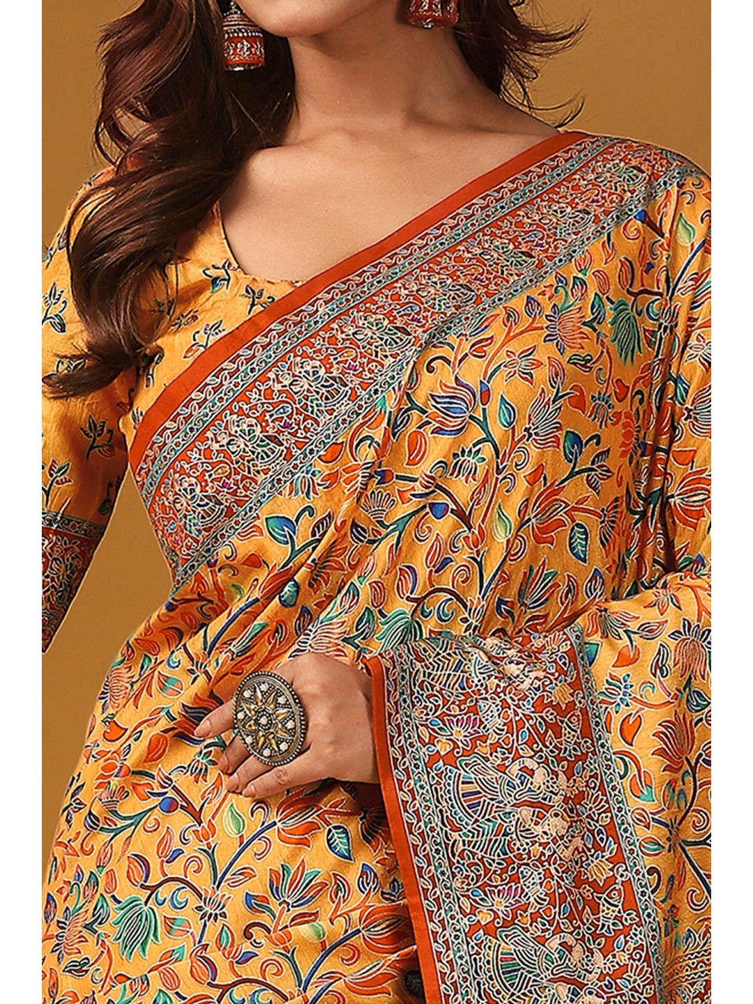 Graceful Mustard Kalamkari Art Visocse Saree With AllOver Floral Motifs & Grand Storytelling Pallu - Image 2