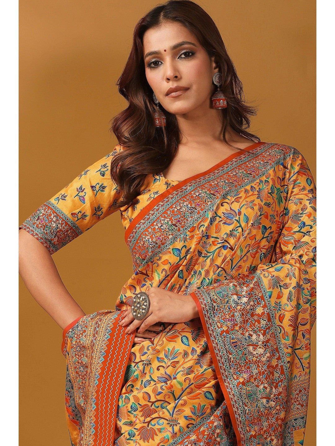 Graceful Mustard Kalamkari Art Visocse Saree With AllOver Floral Motifs & Grand Storytelling Pallu - Image 6