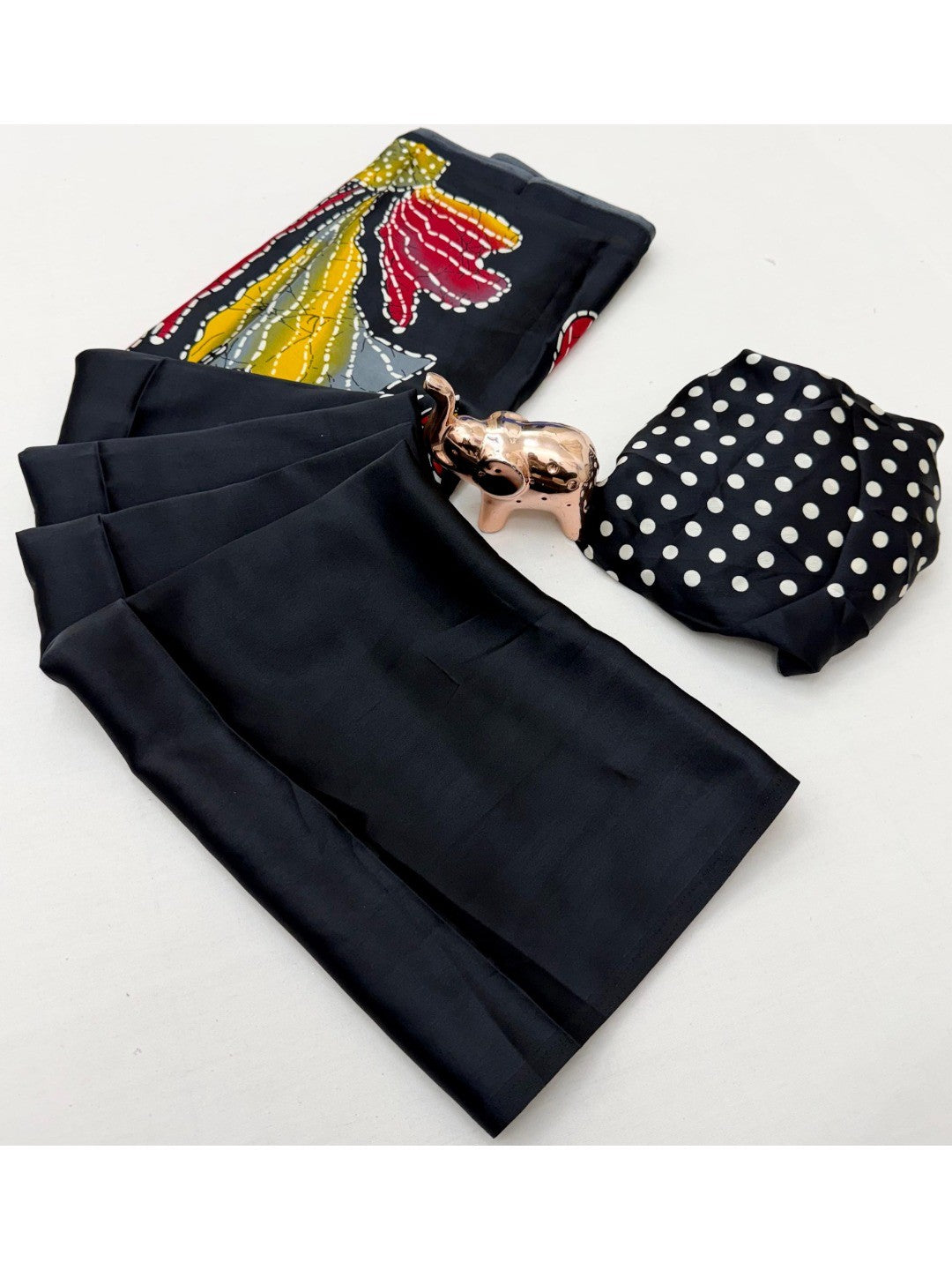 Black Floral Printed Crepe Saree with Feminine Design and Elegant Everyday to Casual Look - Image 4