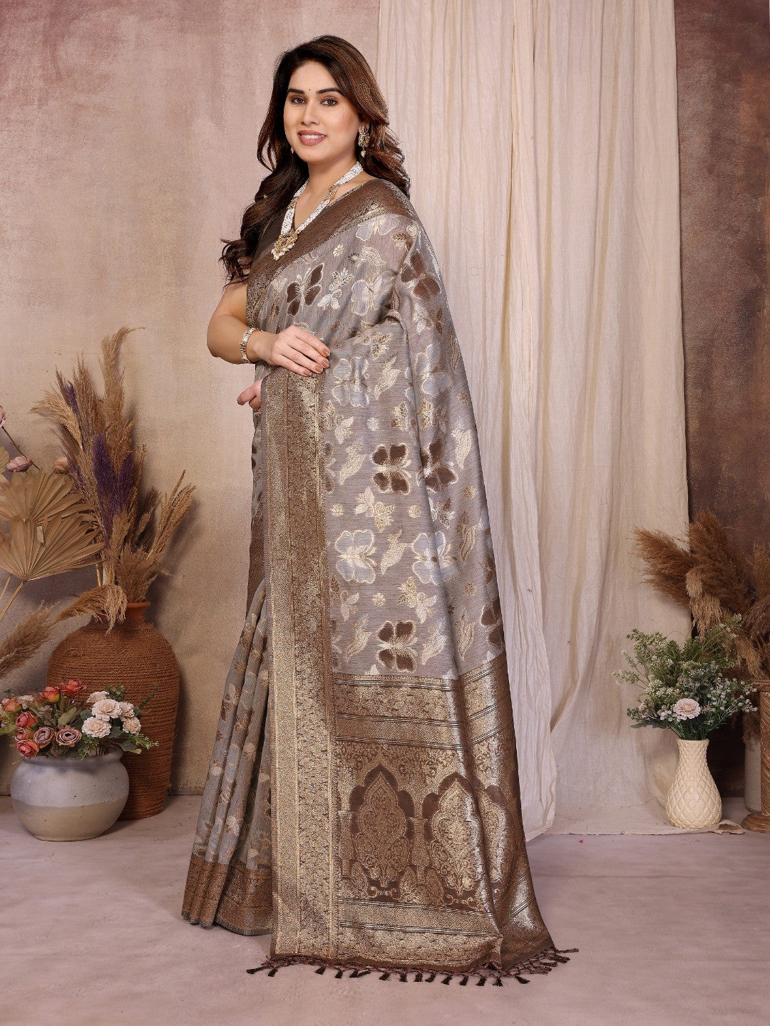 Graceful Brown Floral & Butterfly Motifs Zari Woven Pure Cotton Saree With Designer Tassel Pallu - Image 2