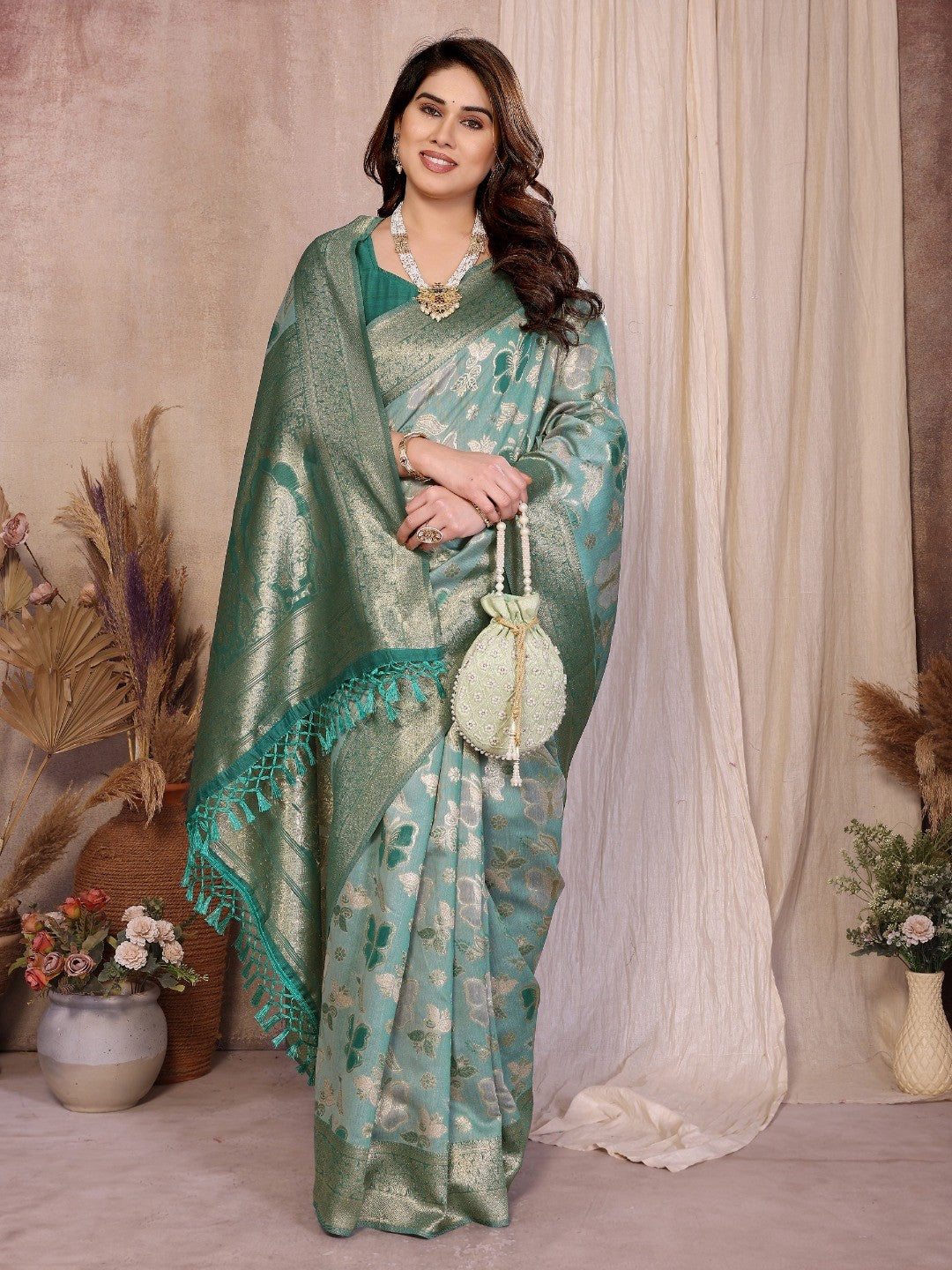 Graceful Rama Green Floral & Butterfly Motifs Zari Woven Pure Cotton Saree With Designer Tassel Pallu - Image 3