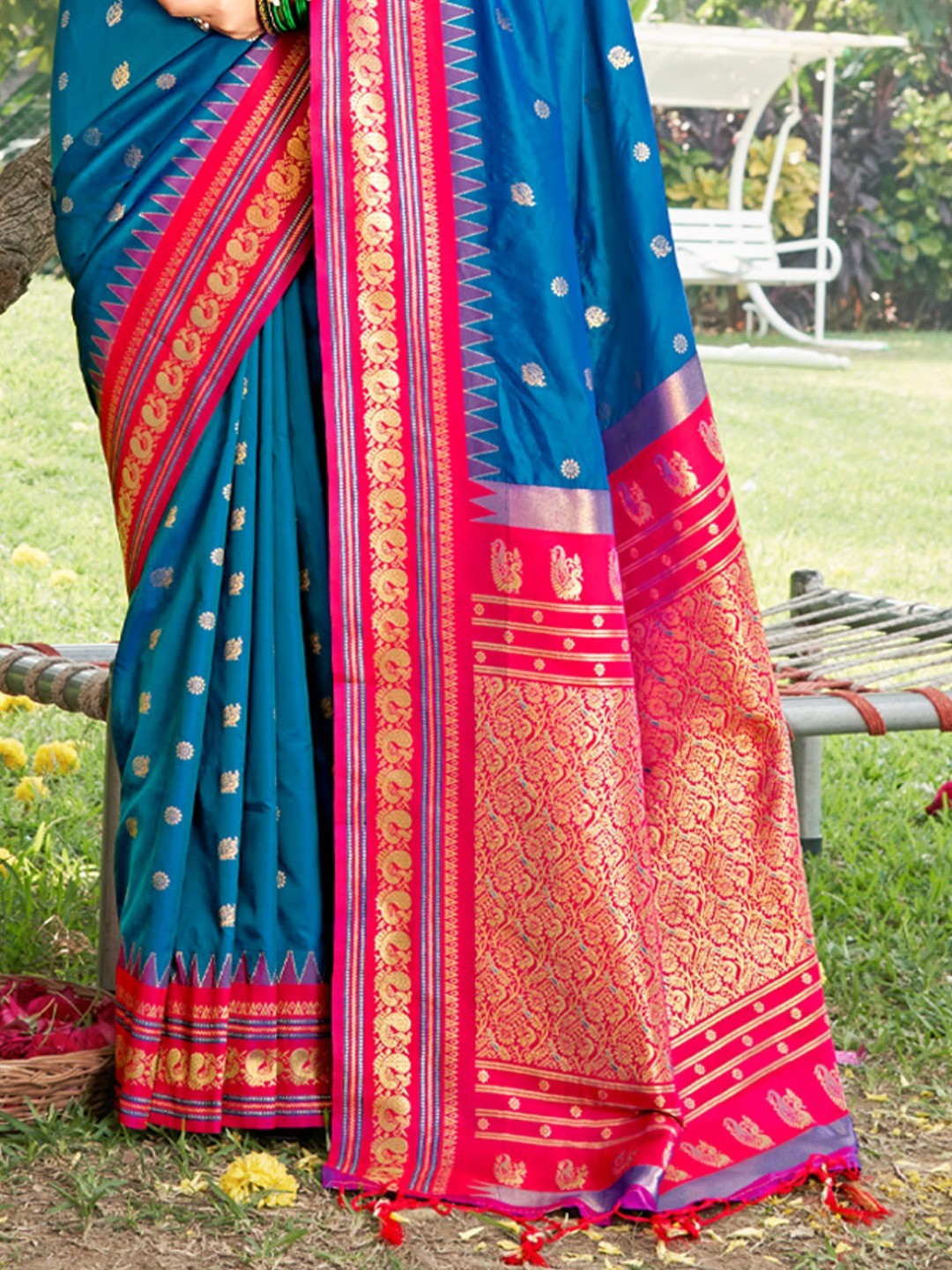 Elegant Blue Ethnic Motifs Zari Silk Blend Saree for Festive Occasions - Image 3