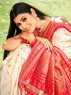 Elegant Cream Ethnic Motifs Zari Silk Blend Saree for Festive Occasions - Image 2