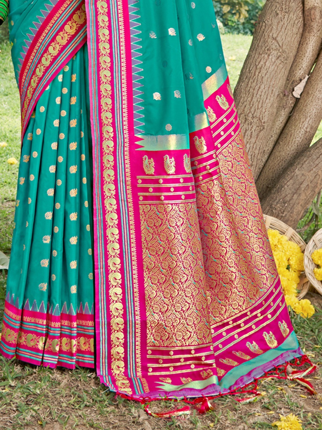 Elegant Rama Green Ethnic Motifs Zari Silk Blend Saree for Festive Occasions - Image 3