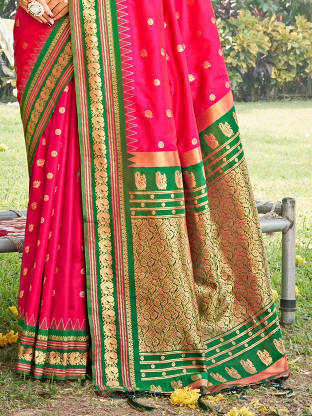 Elegant Pink Ethnic Motifs Zari Silk Blend Saree for Festive Occasions - Image 3