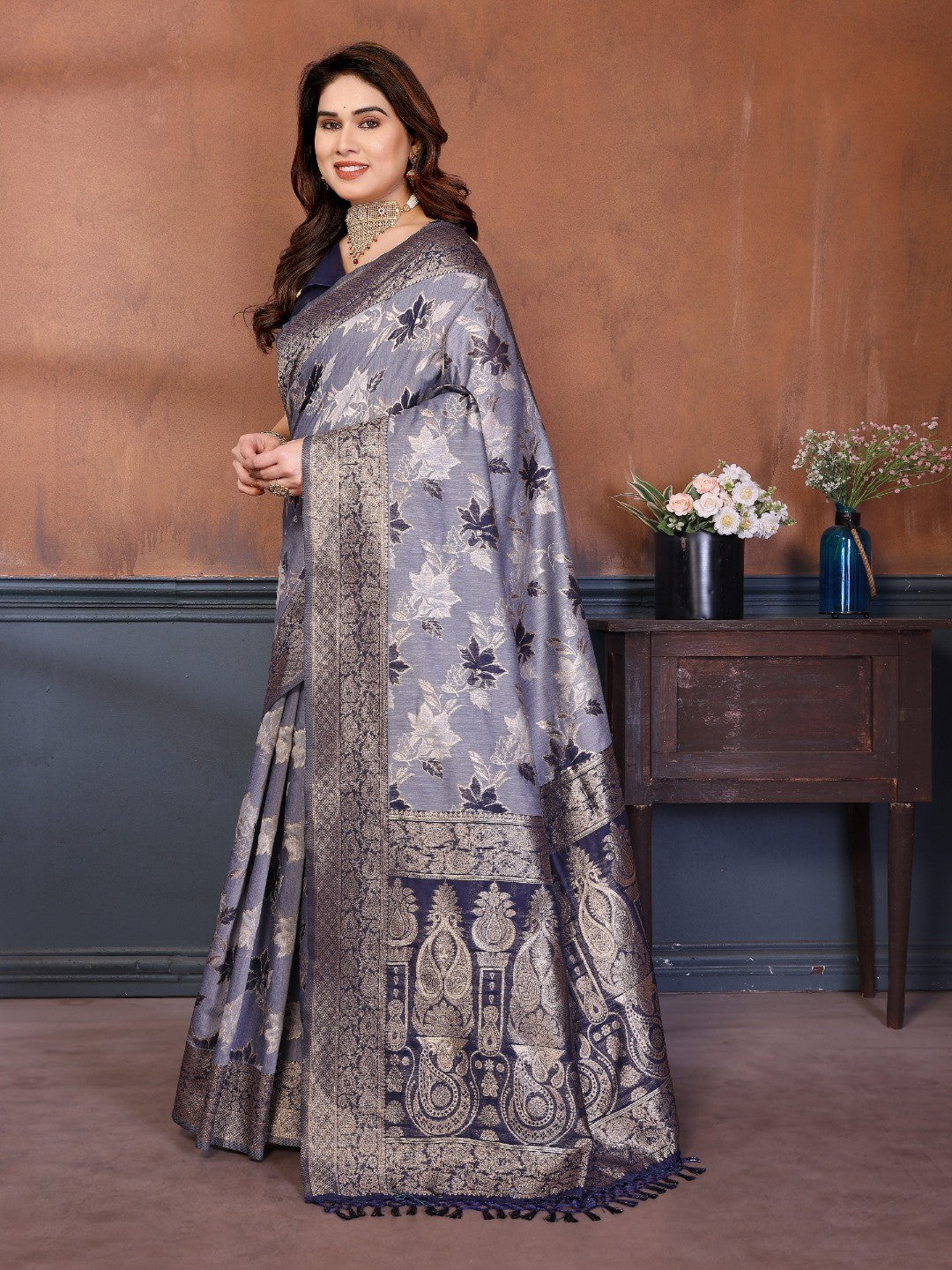 Classic Blue Floral Jacquard Zari Weaving Pure Cotton Saree With Traditional Tassels Pallu - Image 2