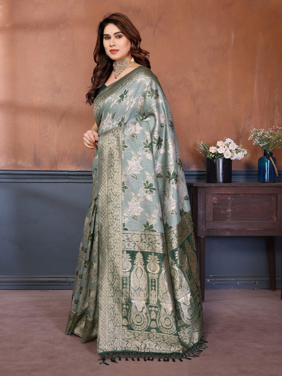 Classic Green Floral Jacquard Zari Weaving Pure Cotton Saree With Traditional Tassels Pallu - Image 3