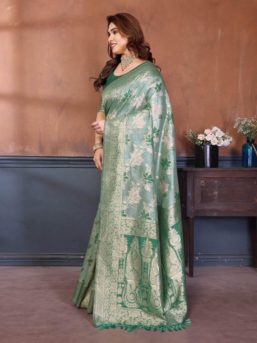 Classic Rama Green Floral Jacquard Zari Weaving Pure Cotton Saree With Traditional Tassels Pallu - Image 2