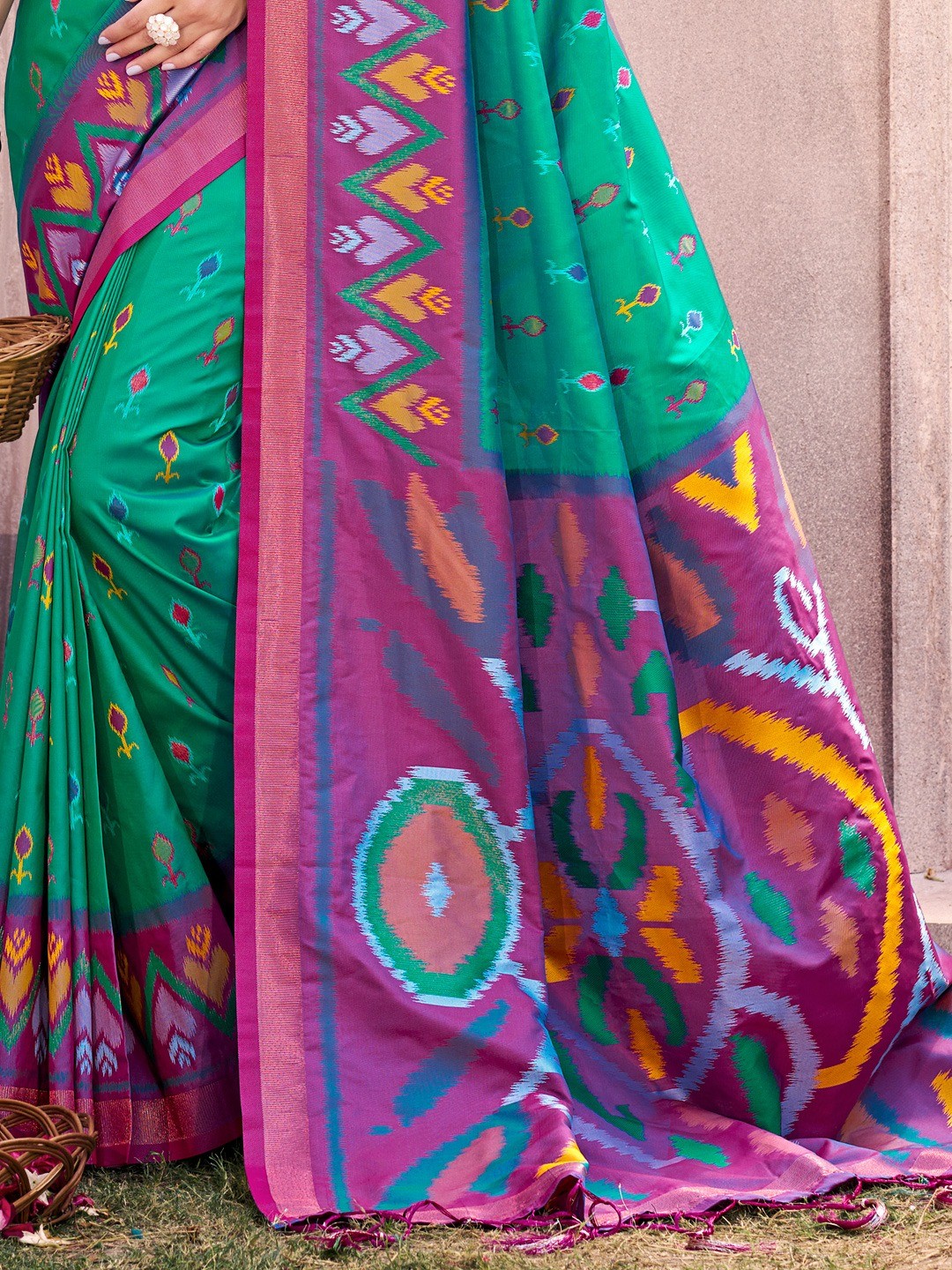 Rama Green Silk Blend Saree Featuring Classic Ikkat Print and Intricate Woven Design Finish - Image 3