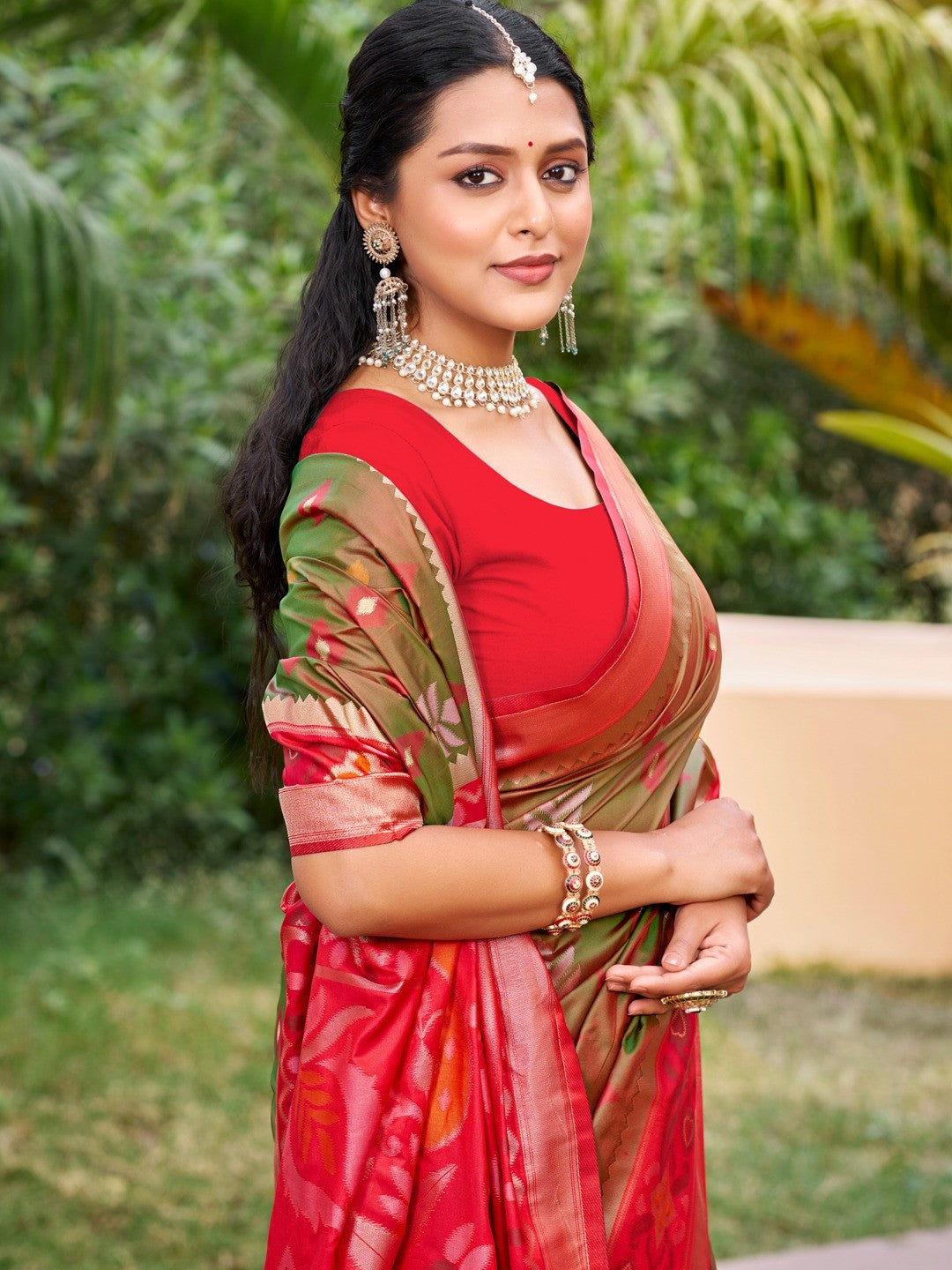 Mehendi Green Silk Blend Saree Featuring Classic Ikkat Print and Intricate Woven Design Finish - Image 3