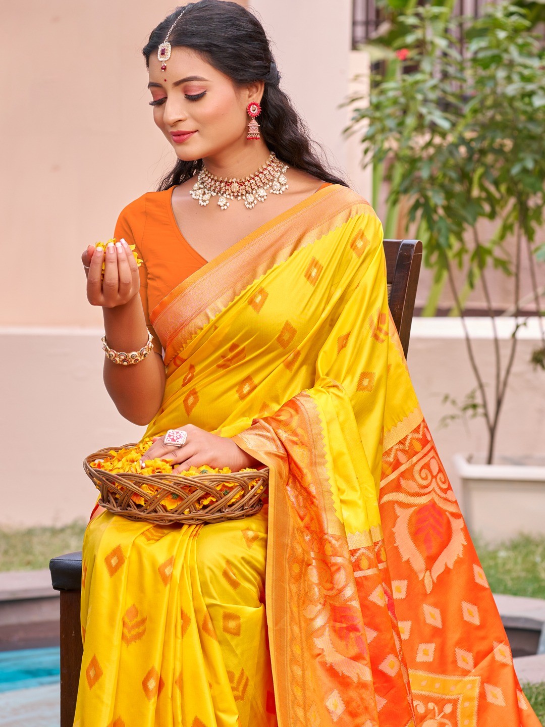 Yellow Silk Blend Saree Featuring Classic Ikkat Print and Intricate Woven Design Finish - Image 3