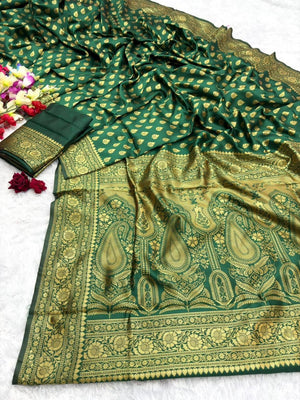 Luxurious Green Jacquard Woven Lichi Pure Silk Saree Showcasing Floral & Paisley Pallu - Image 2