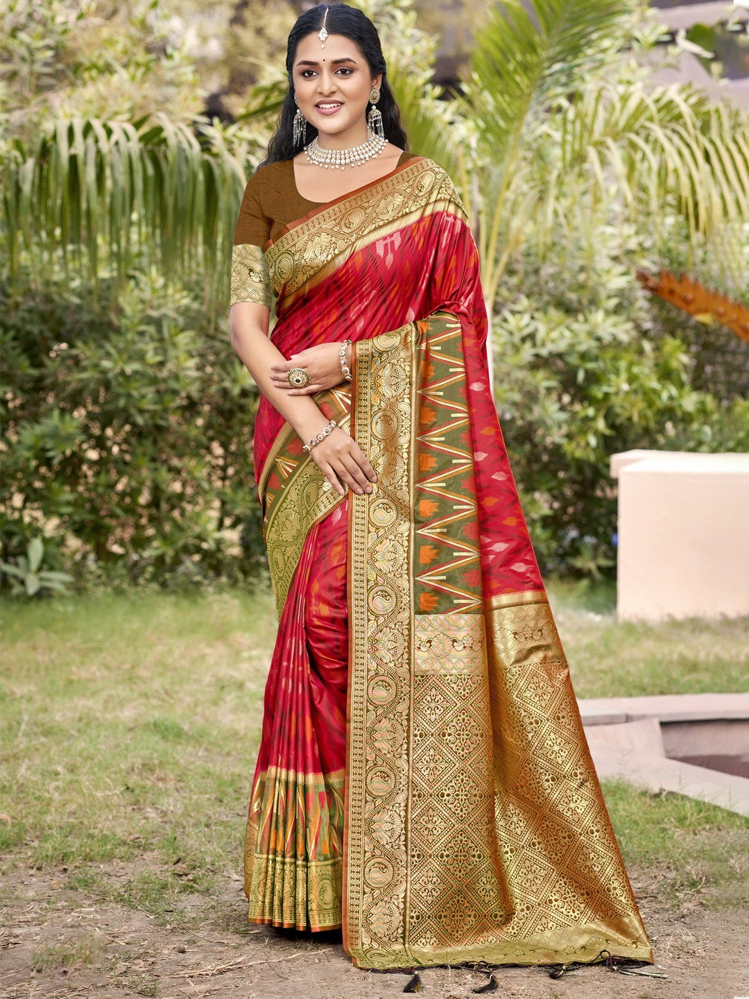 Elegant Red Ikkat Print Woven Silk Blend Saree with Green Border - Image 1