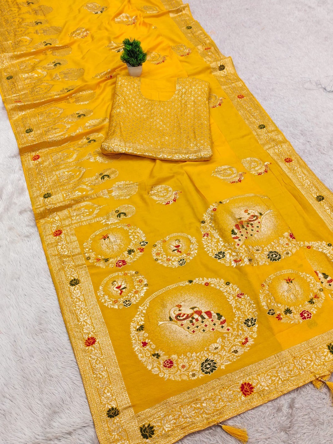 Mustard Cotton Blend Saree featuring Exquisite Antique Peacock & Deer Motif Weaving With Grand Pallu - Image 4