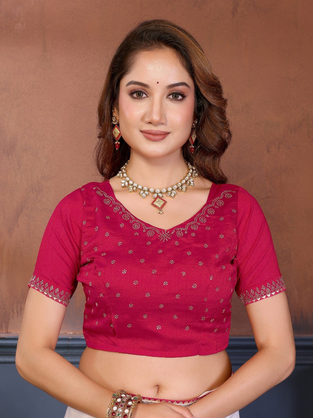 White Vichitra Silk Saree with Vibrant Pink Bandhani Border and Graceful Drape Finish - Image 6