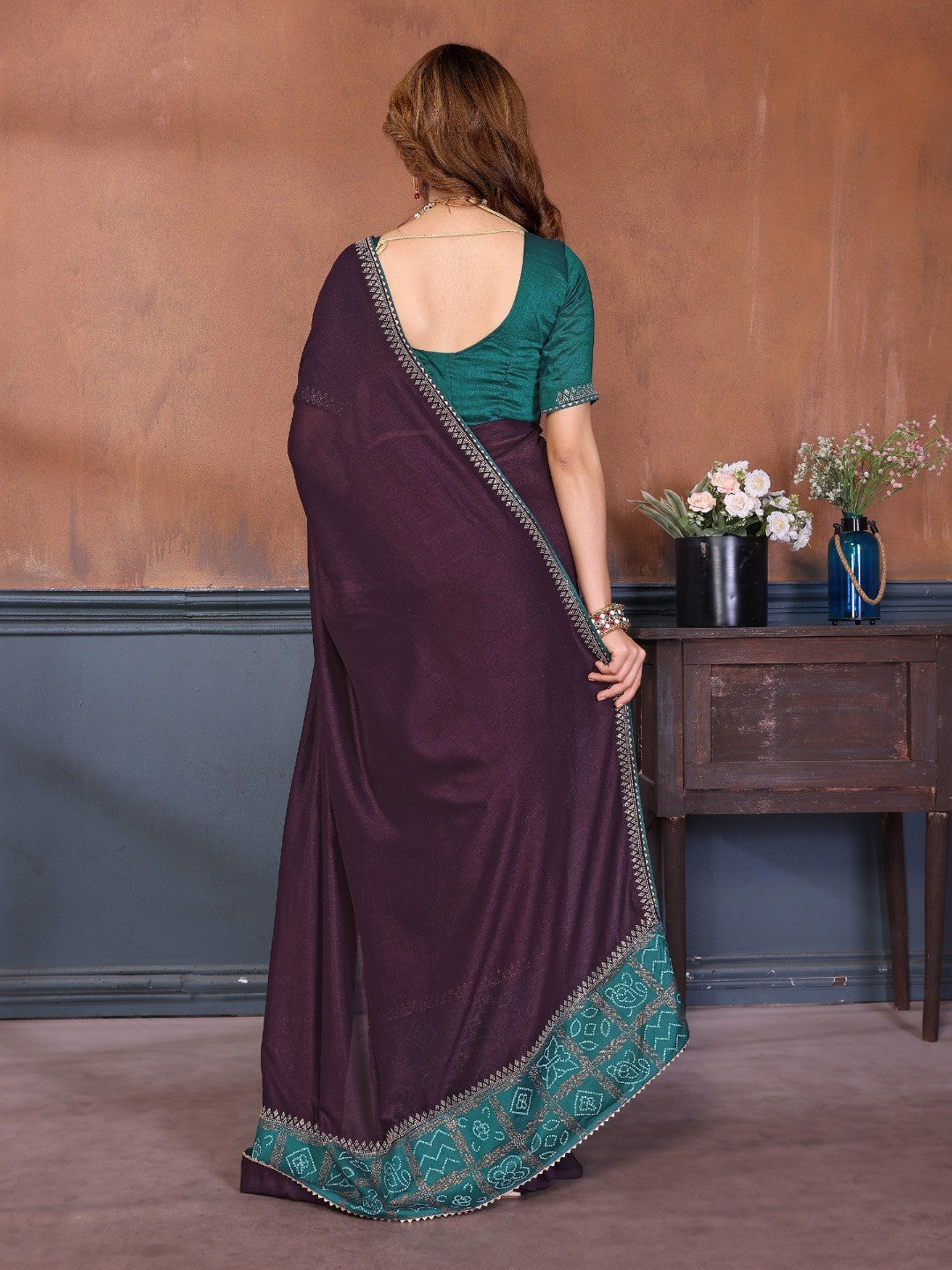 Dark Wine Vichitra Silk Saree with Vibrant Morpich Green Bandhani Border and Graceful Drape Finish - Image 6