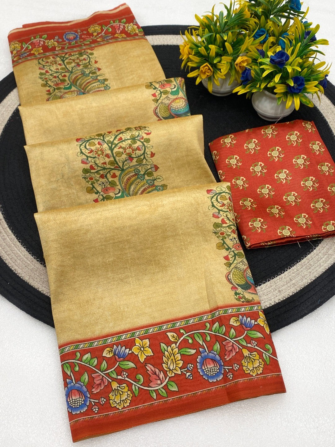 Cream Floral Print Silk Blend Saree with Premium Fabric Feel and Elegant Look - Image 5