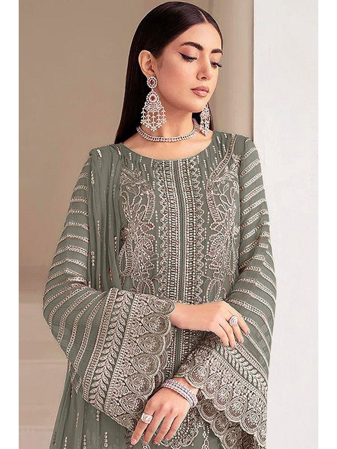 Elegant Grey Embroidered Georgette Semi-Stitched Pakistani Salwar Suit - Image 3