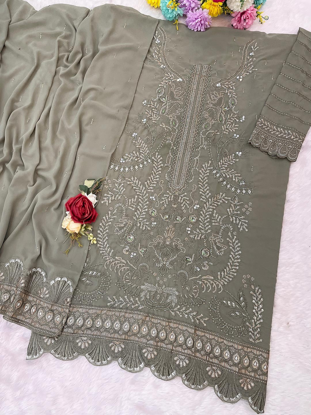 Elegant Grey Embroidered Georgette Semi-Stitched Pakistani Salwar Suit - Image 4