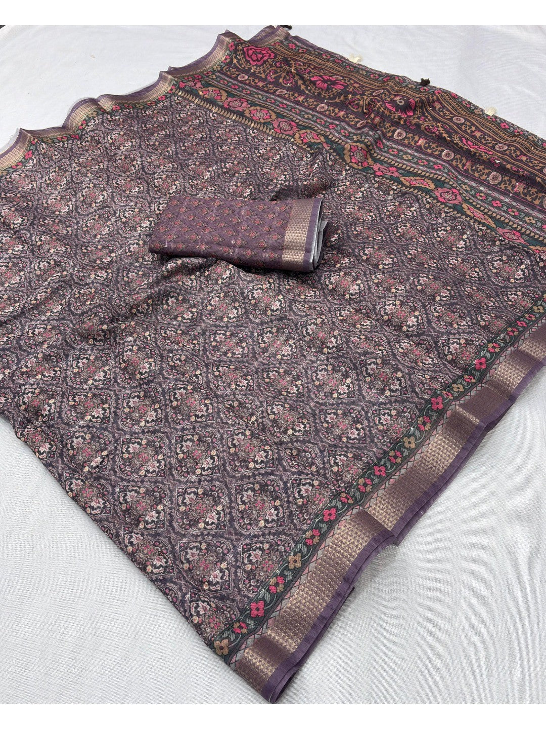 Lavender Abstract Digital Printed Cotton Blend Saree with Detailed Digital Pattern Finish - Image 2