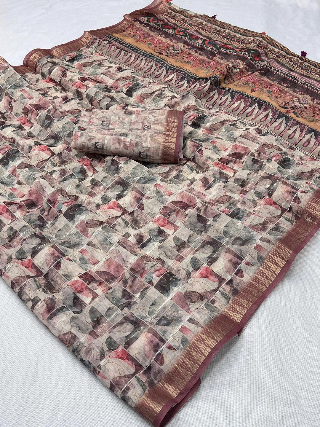Grey Abstract Digital Printed Cotton Blend Saree with Detailed Digital Pattern Finish - Image 2