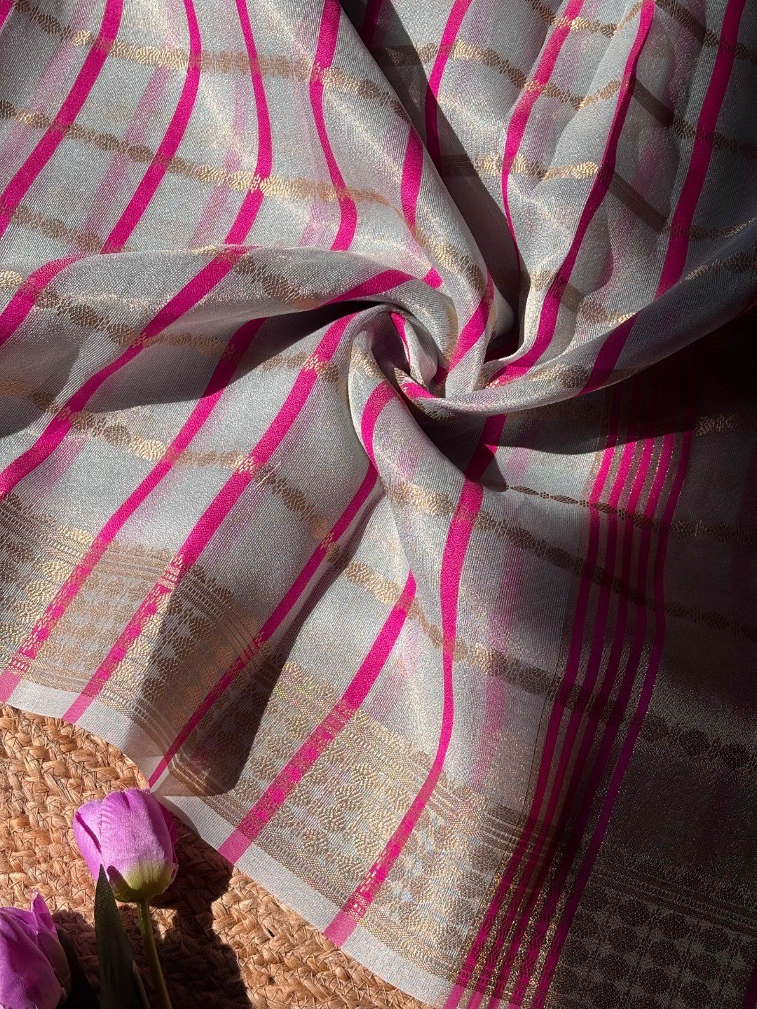 Off White Zari Woven Tissue Saree with Smooth Fabric Fall and Detailed Woven Pattern - Image 4