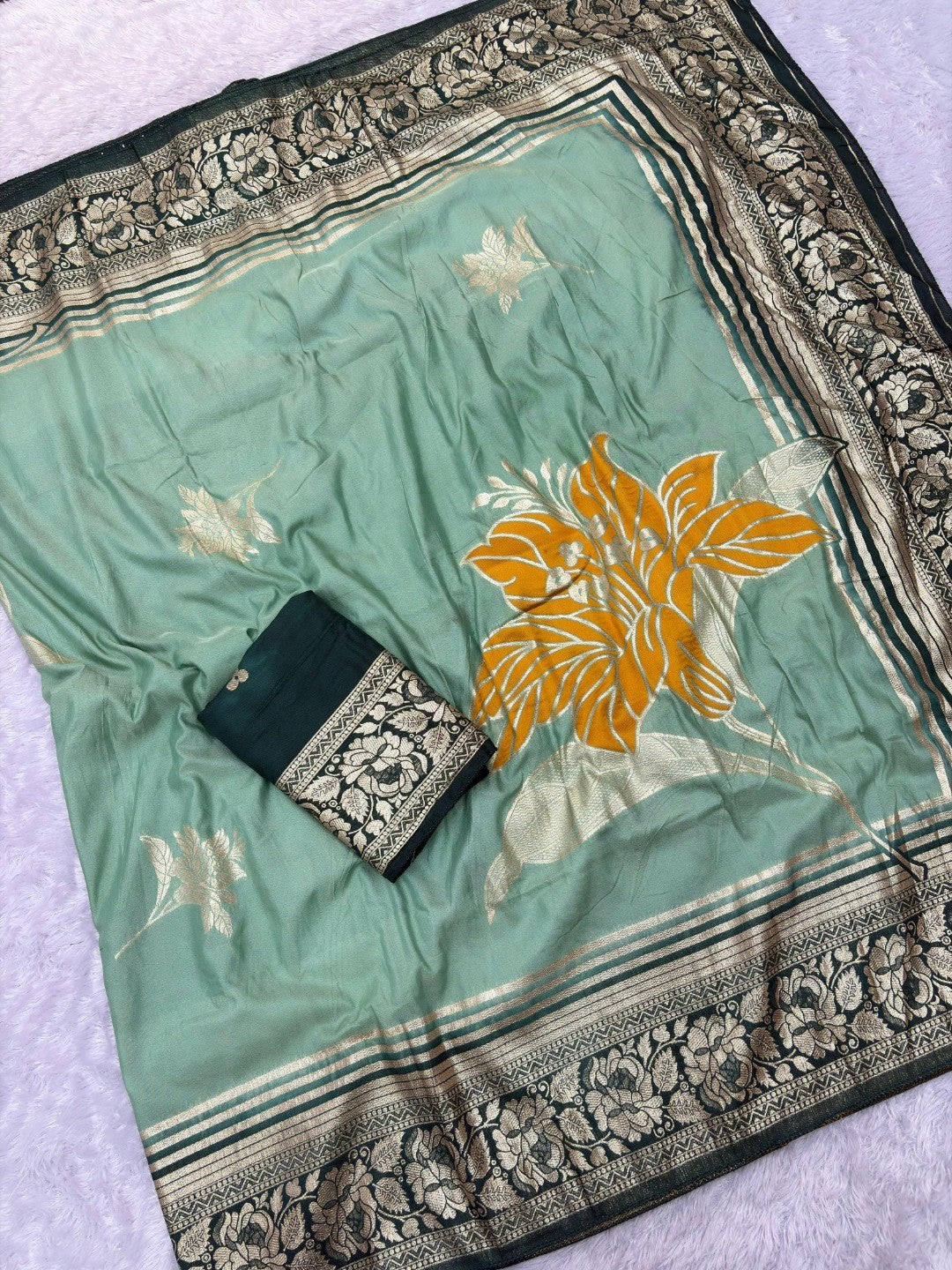 Sea Green Muslin Saree with Floral Zari Weaving Work and Intricate Woven Detailing - Image 3