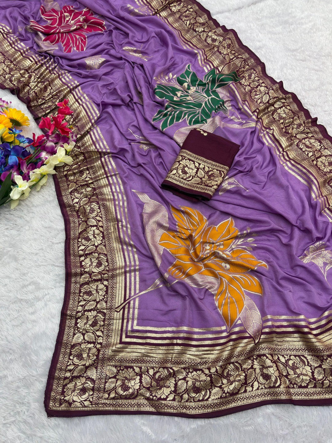 Lavender Muslin Saree with Floral Zari Weaving Work and Intricate Woven Detailing - Image 2