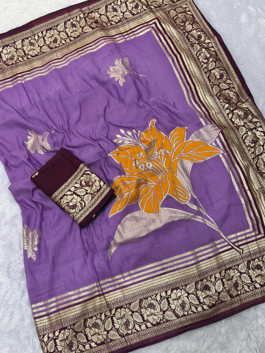 Lavender Muslin Saree with Floral Zari Weaving Work and Intricate Woven Detailing - Image 3