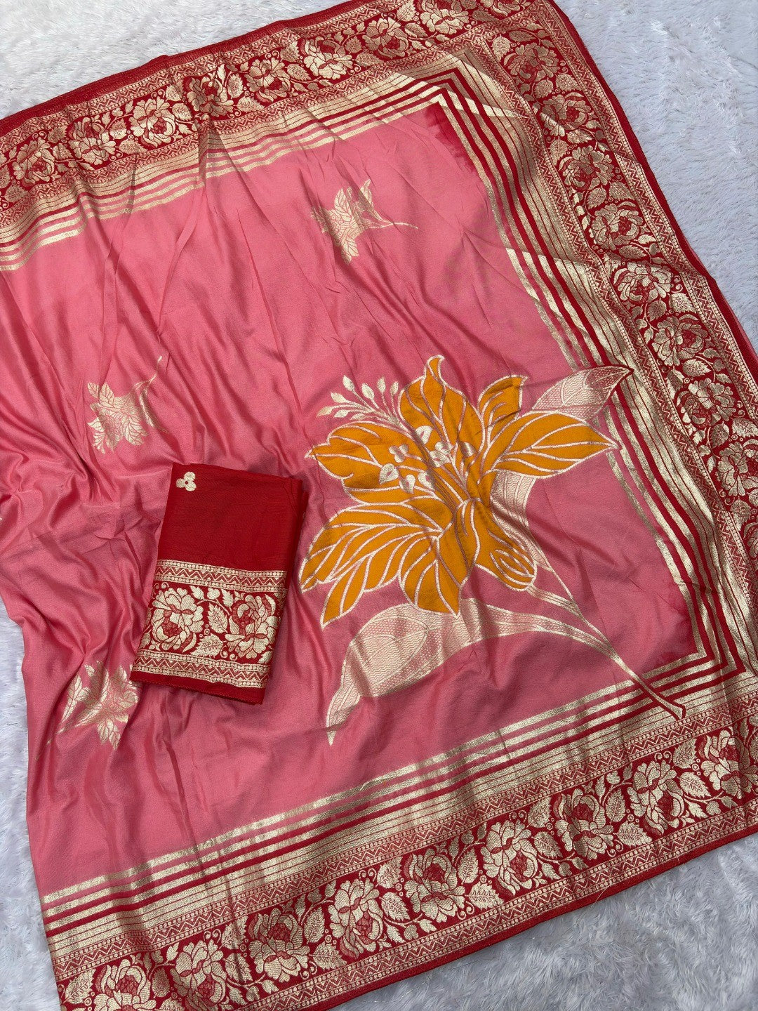 Peach Muslin Saree with Floral Zari Weaving Work and Intricate Woven Detailing - Image 2