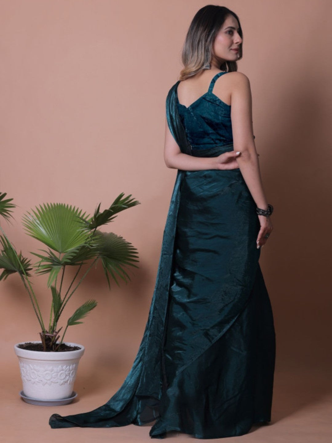 Teal Solid Chiffon Saree Perfect for Parties & Festive Occasions - Image 3