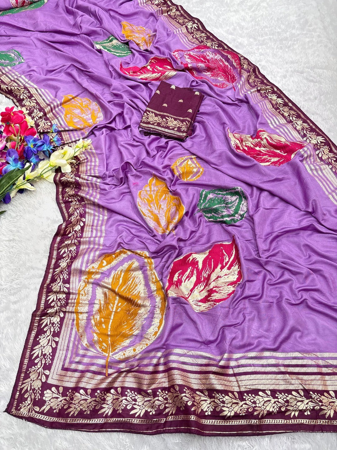 Elegant Lavender Muslin Saree with Floral Print and Zari Border - Image 5