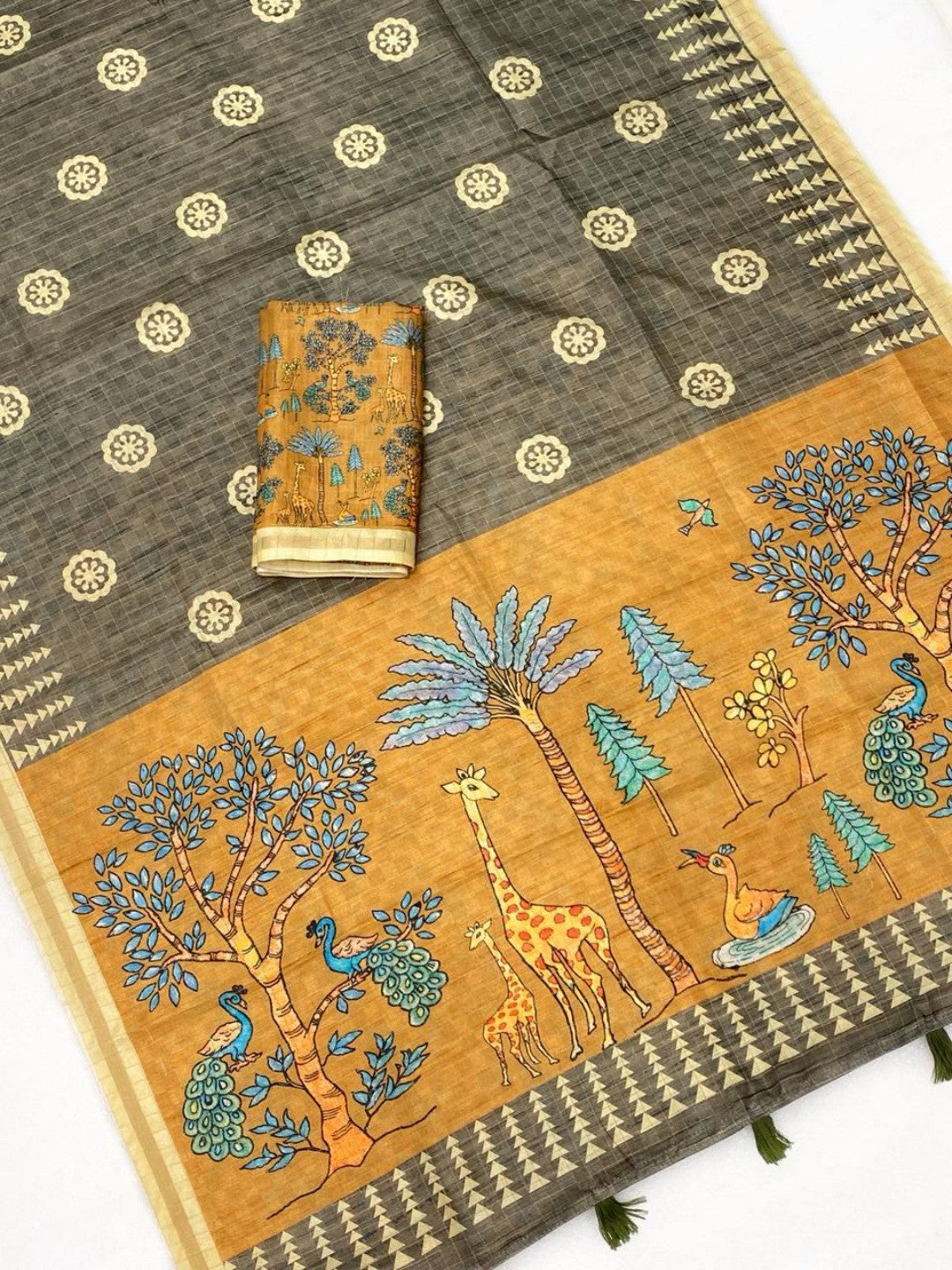 Elegant Grey Tussar Silk Saree Featuring Zari Checks Weaving With Bird & Animal Printed Pallu - Image 2