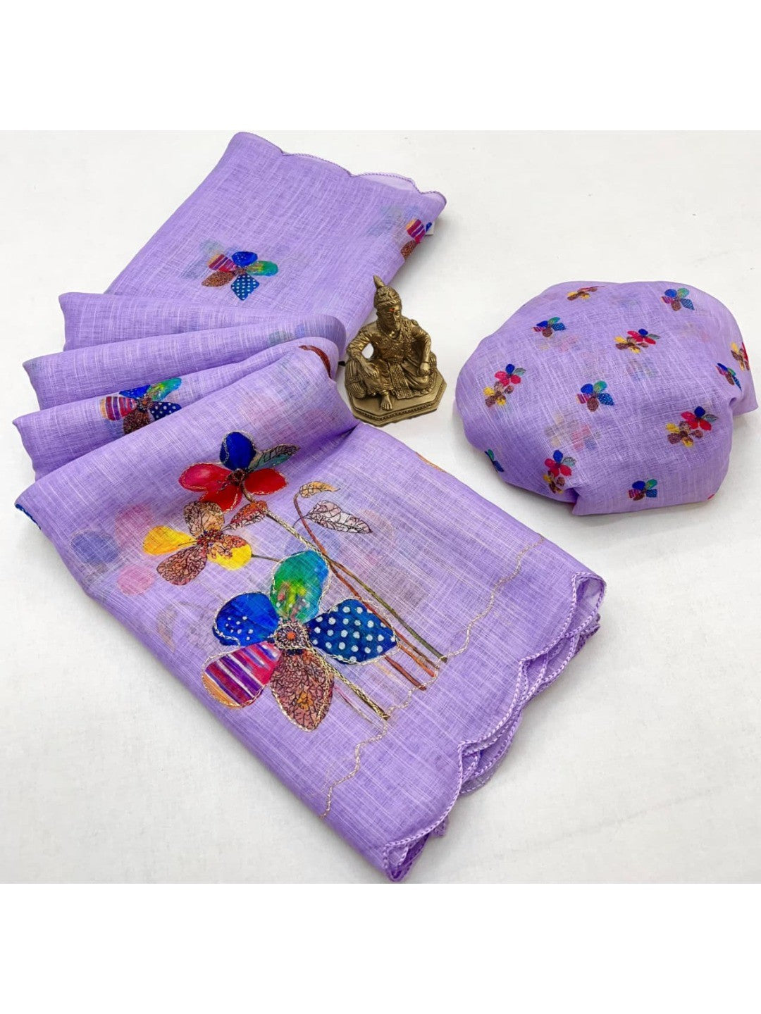 Lavender Pure Linen Saree Adorned with Soft Floral Patterns - Image 3