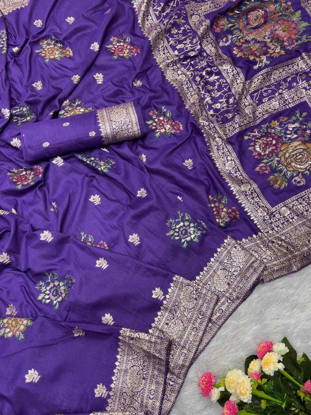 Sophisticated Purple Floral Meenakari Woven Viscose Saree With Subtle Traditional Charm - Image 3