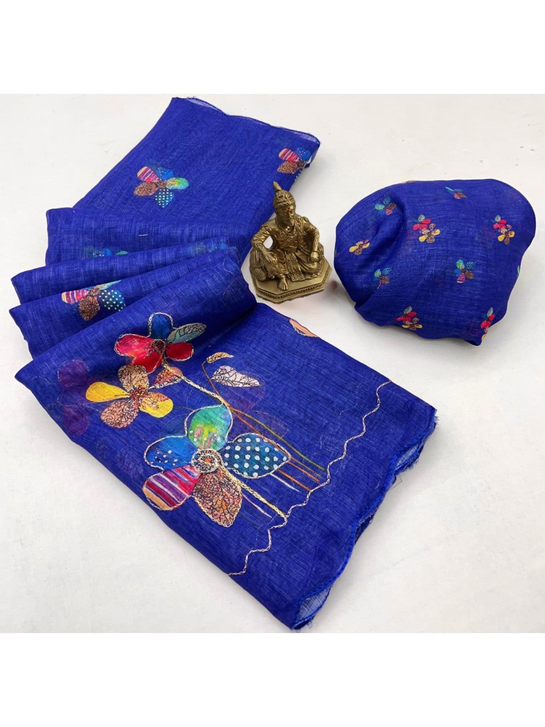 Blue Pure Linen Saree Adorned with Soft Floral Patterns - Image 3