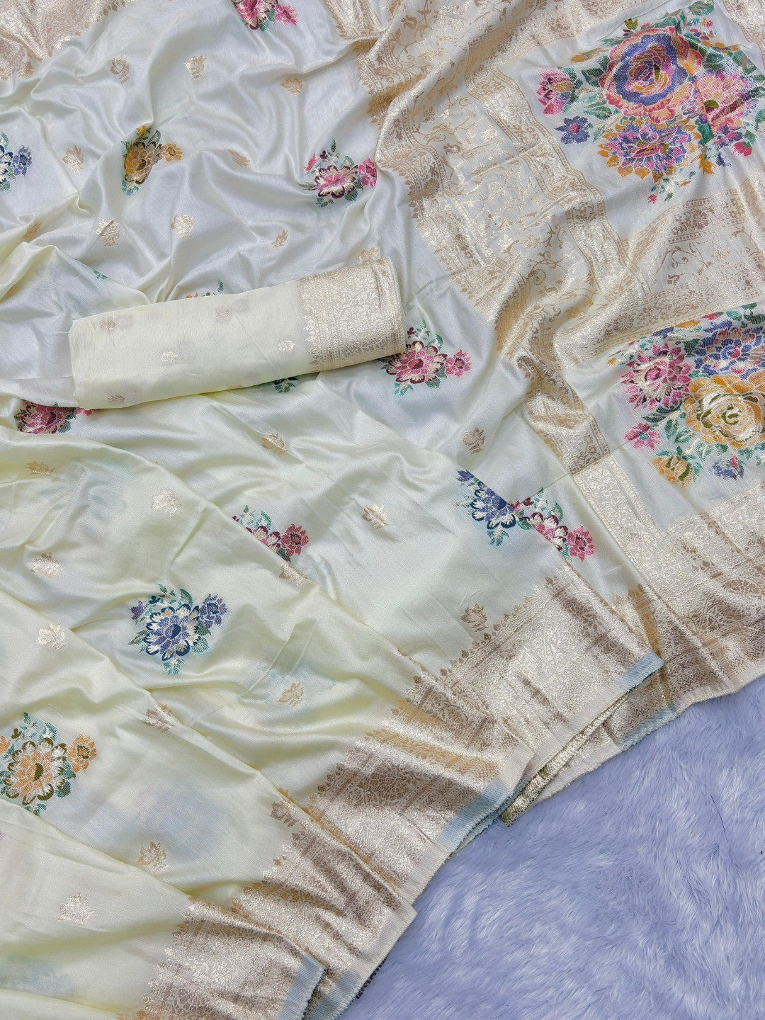 Sophisticated Cream Floral Meenakari Woven Viscose Saree With Subtle Traditional Charm - Image 3
